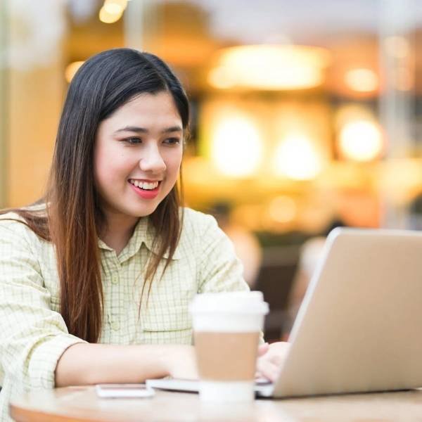 Online vs Offline Digital Marketing Courses 